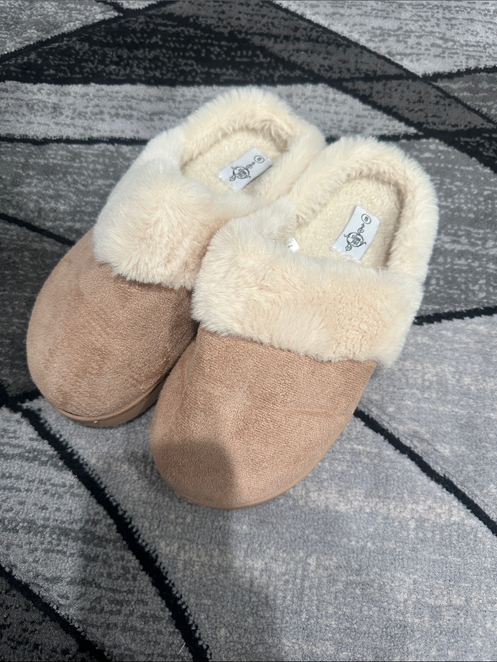 Cozy Faux-Shearling Slip-On Slippers - Cream & Tan